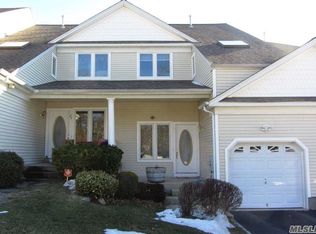 24 Lindbergh Cir, Huntington, NY 11743