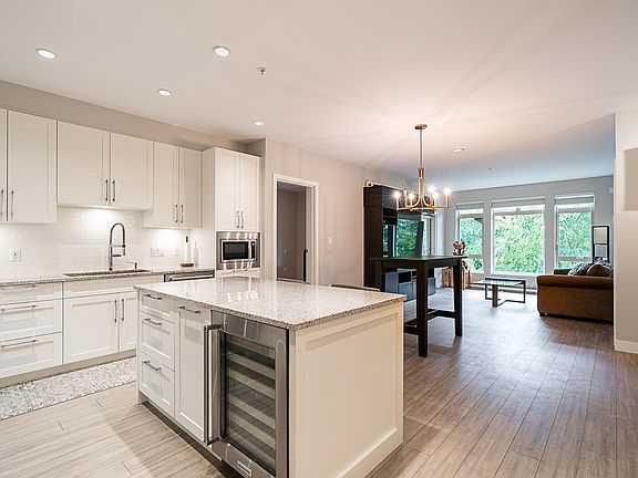 5th image of 1975 154th St #304
