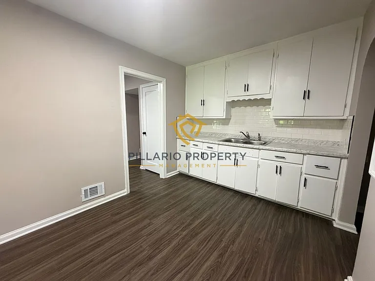 5151-5153 E 16th St — Photo 2