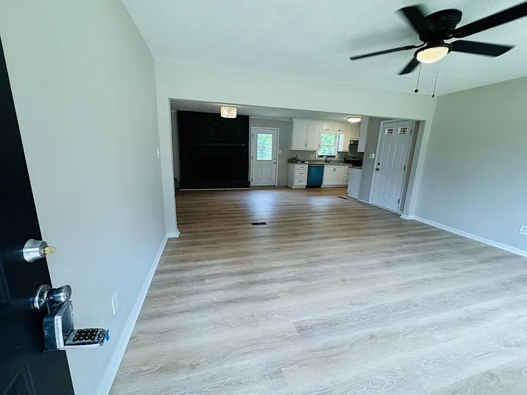 119 Dobbins Cir — Photo 6