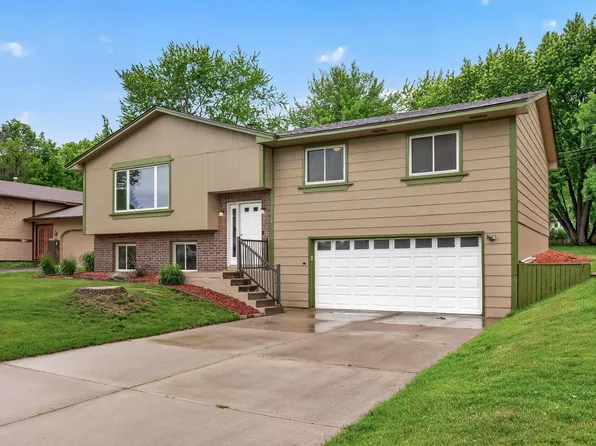 17918 Weaver Lake Dr, Maple Grove, MN 55311