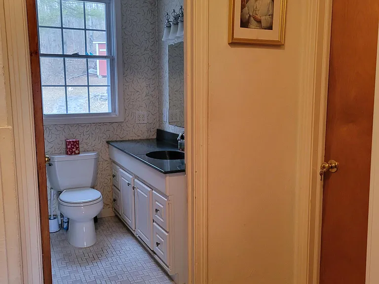 Hillcrest Dr — Photo 16