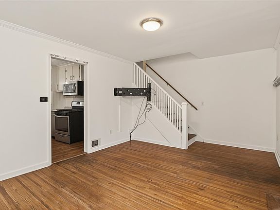 3rd image of 69 Chippendale Rd