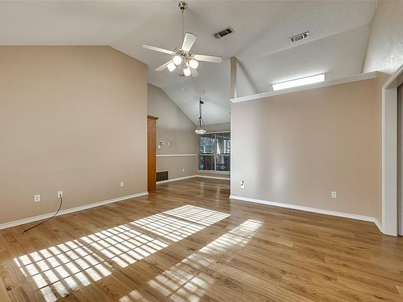 5th image of 216 Willana Ct