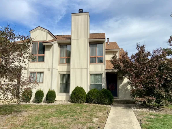28 Colony West Dr, Champaign, IL 61820