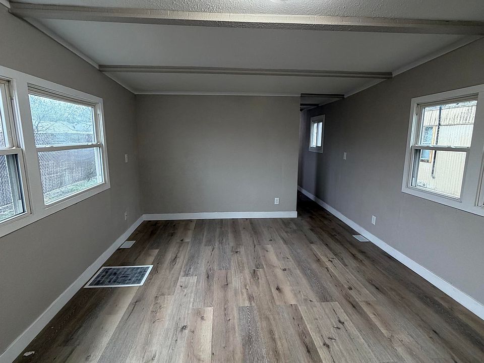 1st image of 3705 W Locust St Trailer 9