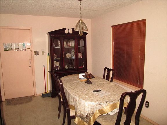 4th image of 3509 Toronto Ave