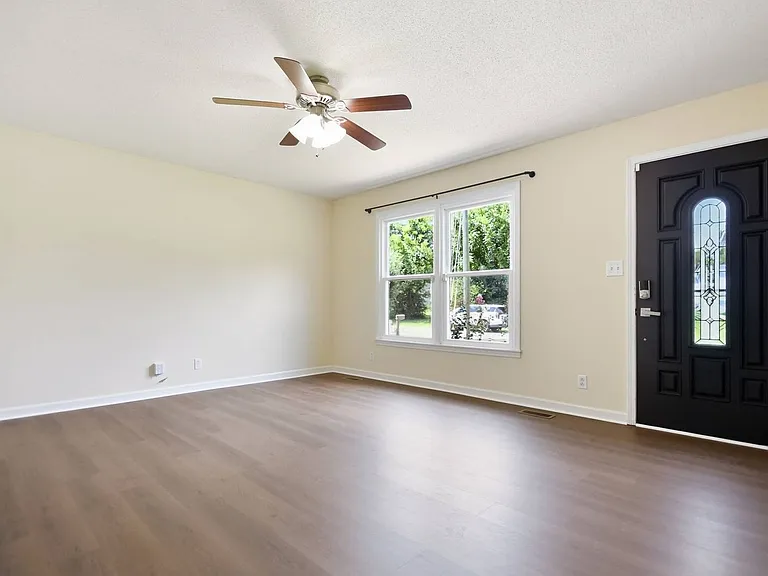1500 Sunshine Dr — Photo 3