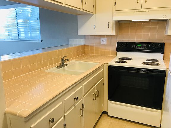5th image of 1360 Jefferson St APT 10