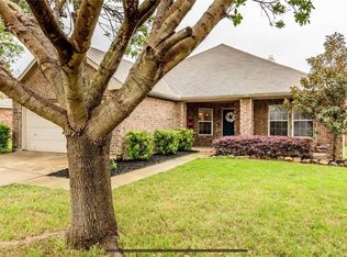1816 Creek Crossing Dr, Justin, TX 76247