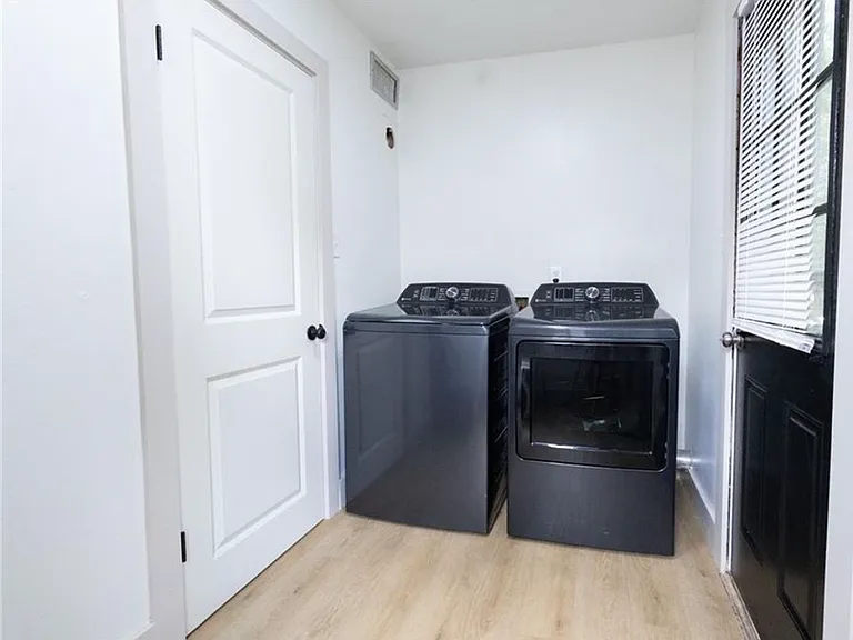 856 Henckley Ave — Photo 15