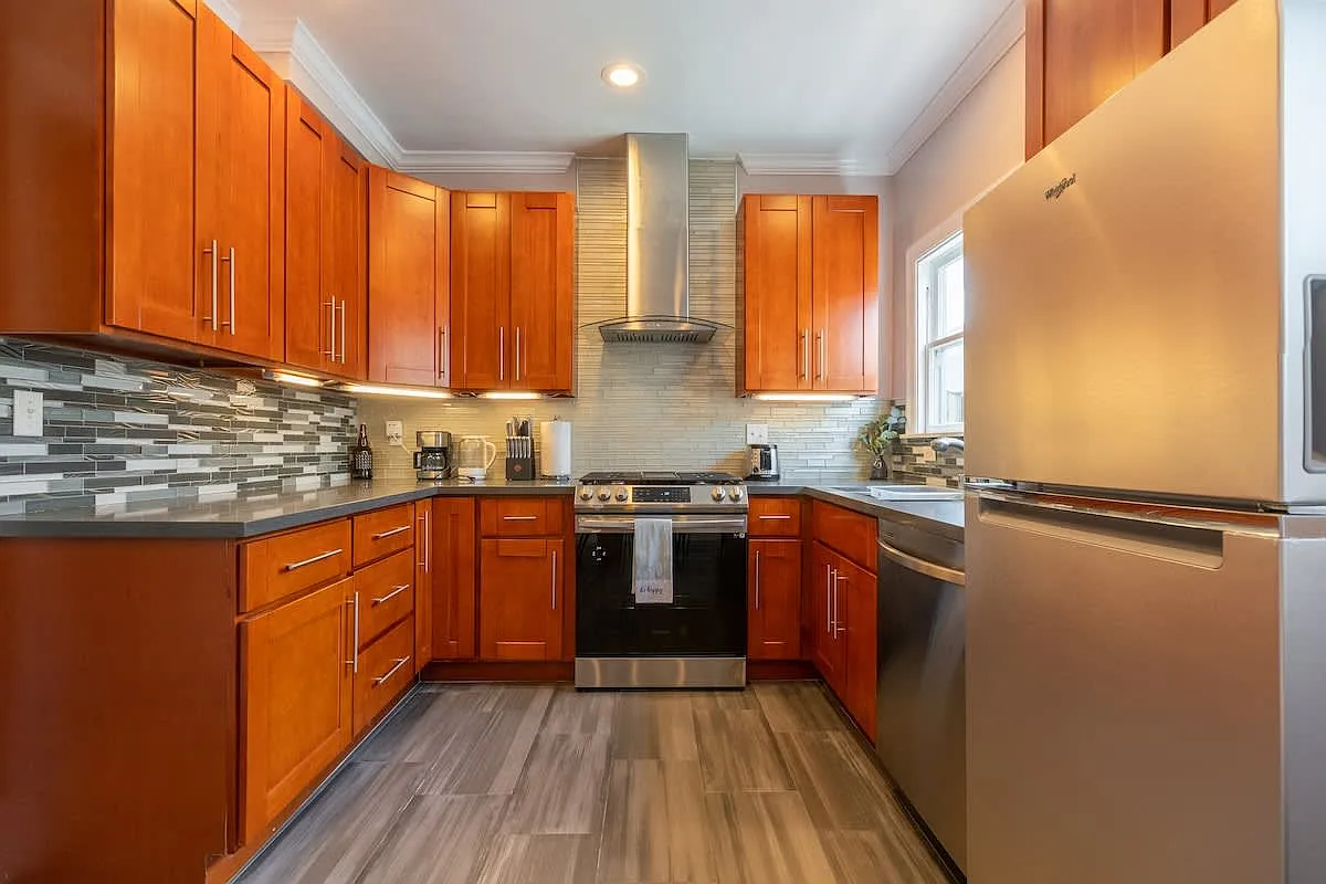 2 bed, 1100 sqft, $3,200 — Photo 2