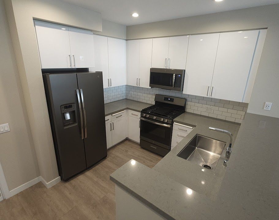 Kitchen with plenty of storage