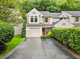 291 Commons Dr, Oakmont, PA 15139