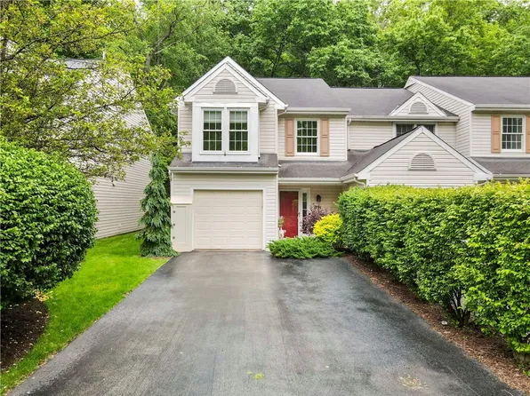 291 Commons Dr, Oakmont, PA 15139