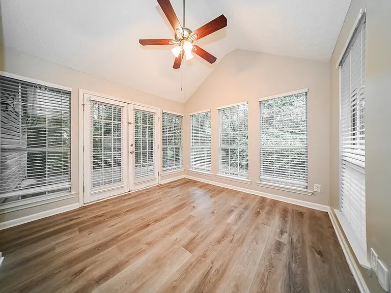 1322 Sweetwater Ct — Photo 5