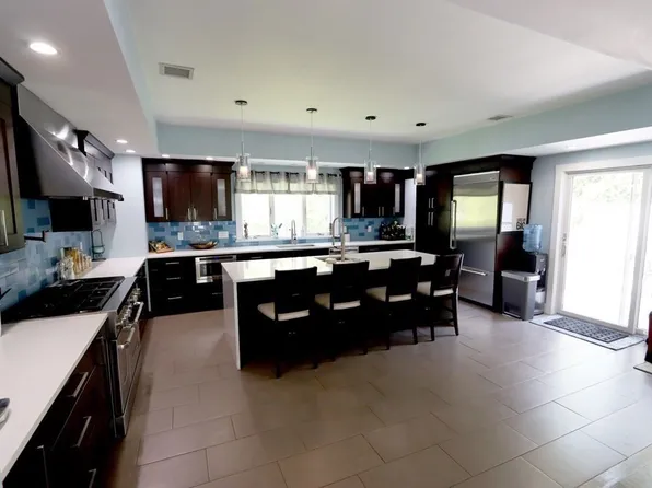 26 Chamberlain Rd, Chelmsford, MA 01824