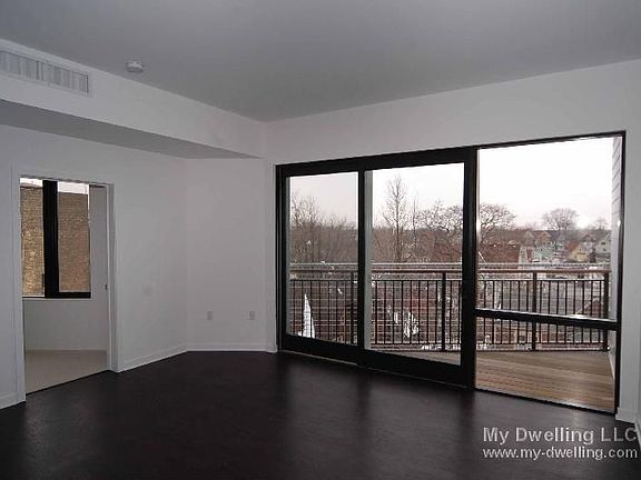 4th image of 2440 S Kinnickinnic Ave APT 501