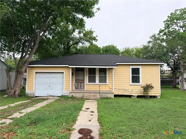2406 E Brazos St, Victoria, TX 77901
