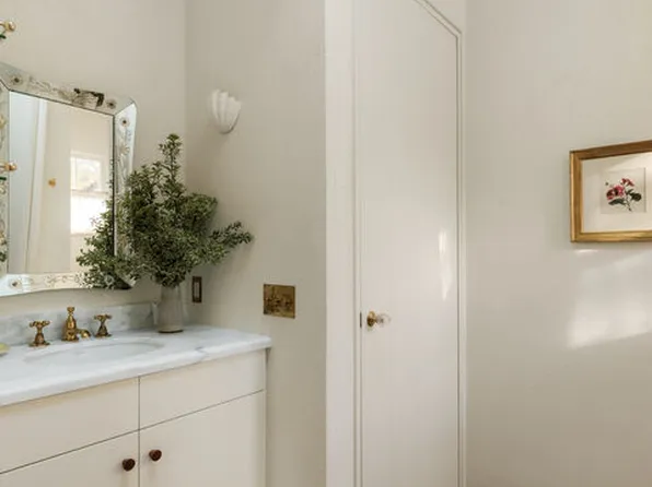 2420 Mandeville Canyon Rd, Los Angeles, CA 90049