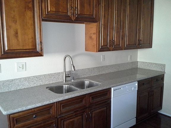 4th image of 3456 Towne Center Dr