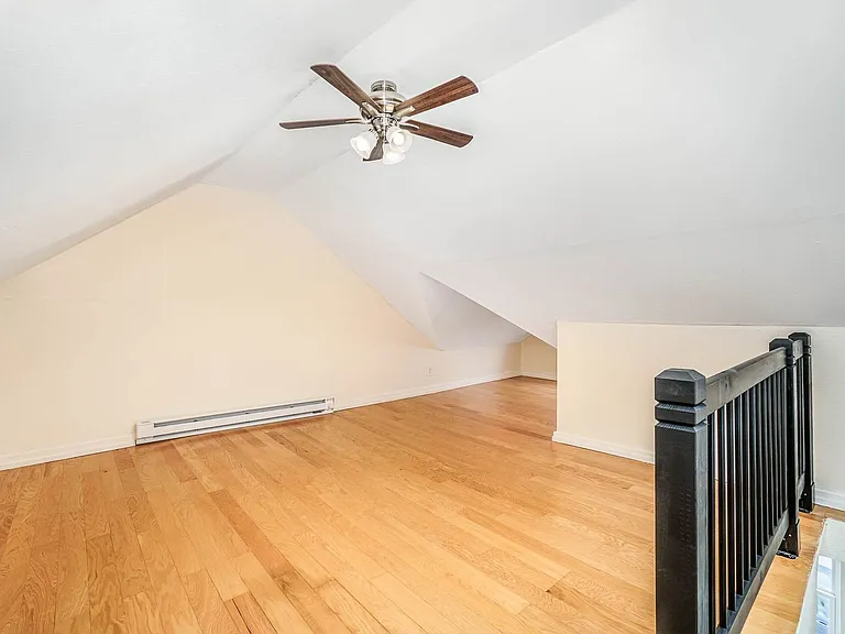 136 N Potomac St — Photo 19