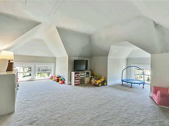 5th image of 13988 Clifton Blvd