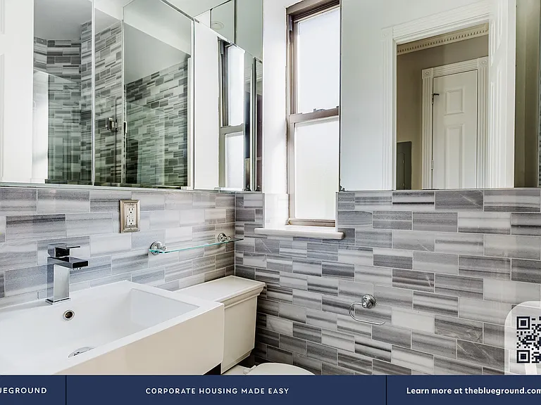 309 E 8th St #C3 — Photo 15