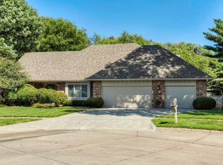 916 54th St, West Des Moines, IA 50266