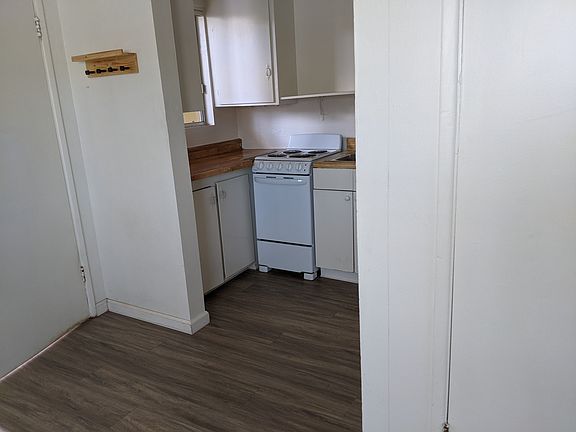 3rd image of 4804 Santa Cruz Ave