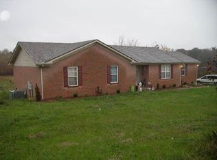 696 Browns Rd, Lafayette, TN 37083