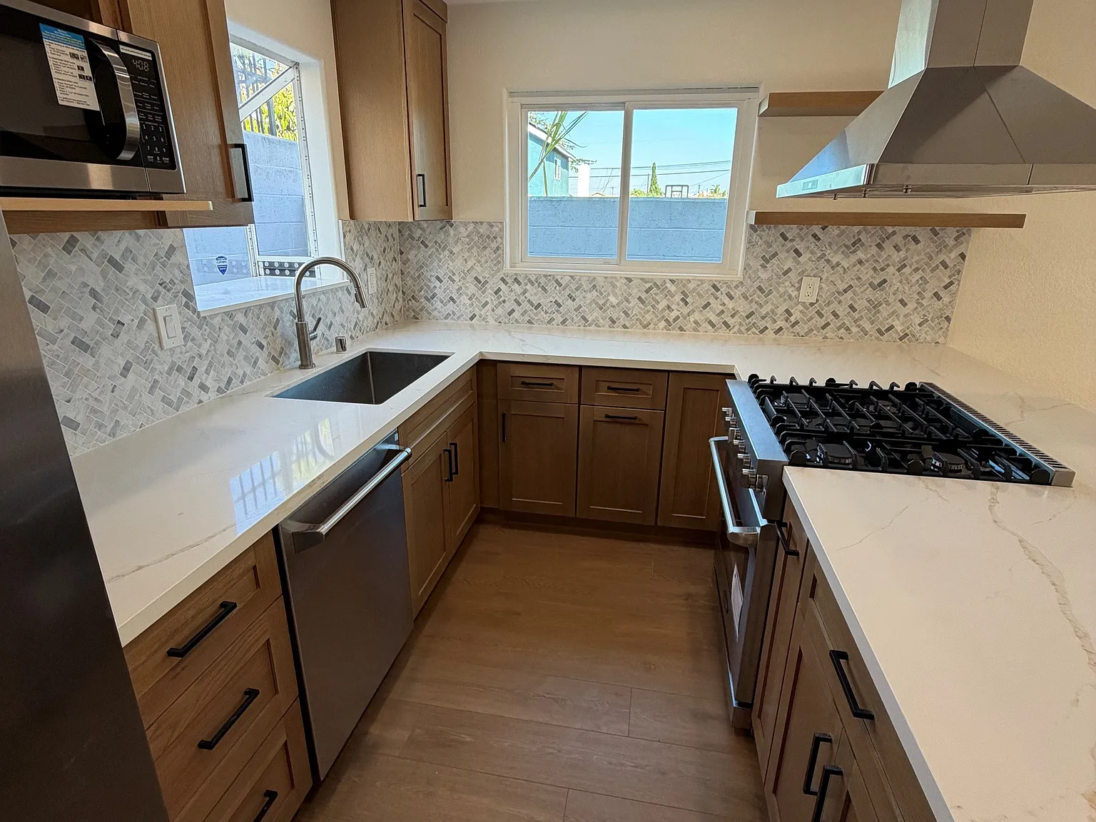 3 bed, 2.5 bath, 1550 sqft, $3,950 — Photo 4
