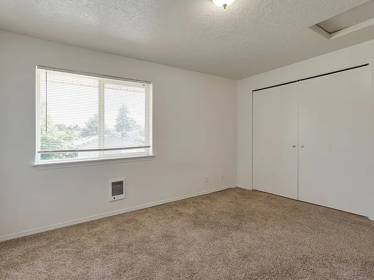 228 SE 106th Ave — Photo 13