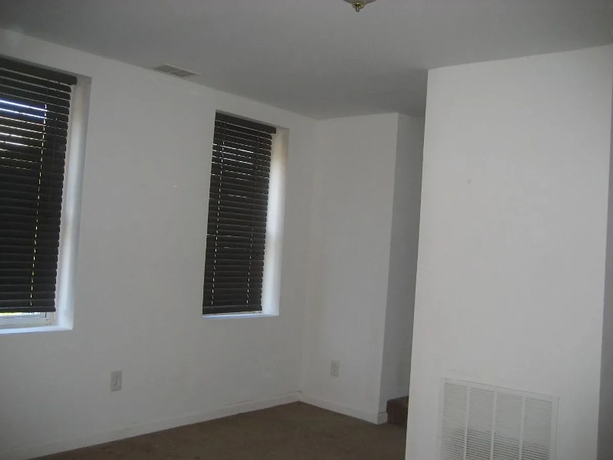 Building Photo - 4940 N Penn St