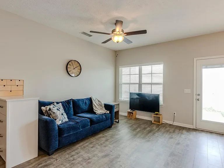 4333 Doral Dr — Photo 10
