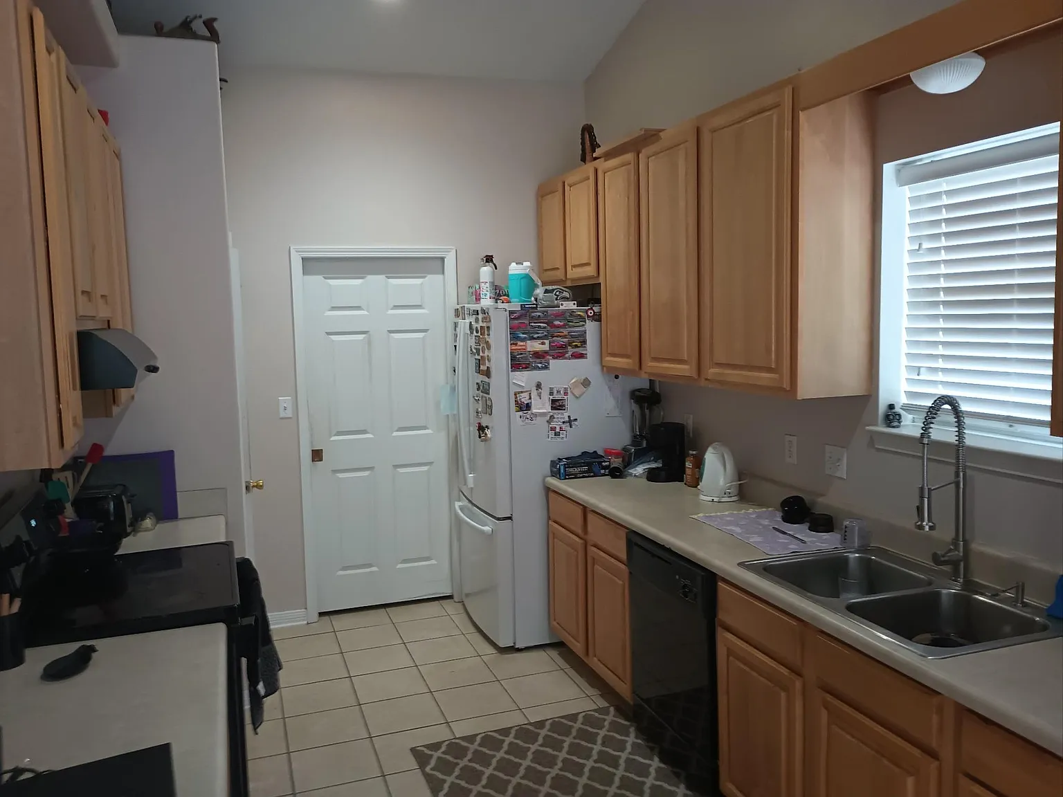 3 bed, 1519 sqft, $2,400 — Photo 2