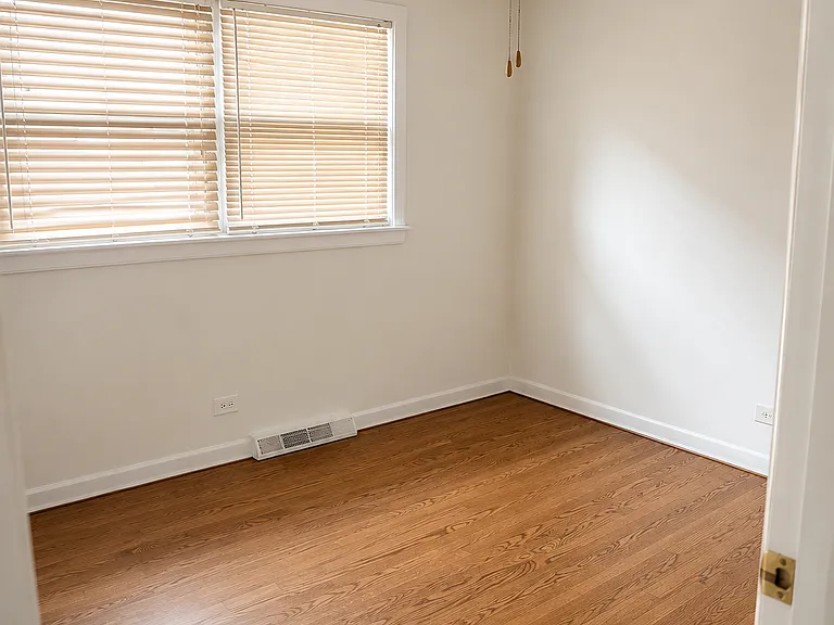 9123 S Crandon Ave — Photo 10