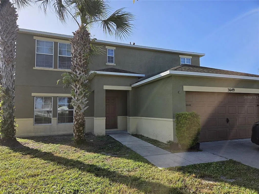 4 bed, 2.5 bath, 2156 sqft, $2,300 — Photo 2