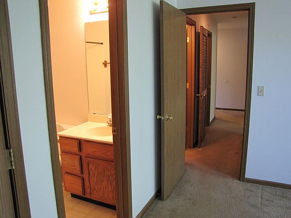 3rd image of 301 Village Creek Dr #202