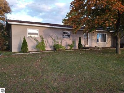 1625 S Meridian Rd, Merrill, MI, 48637