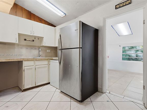 3rd image of 1664 NE 179th St