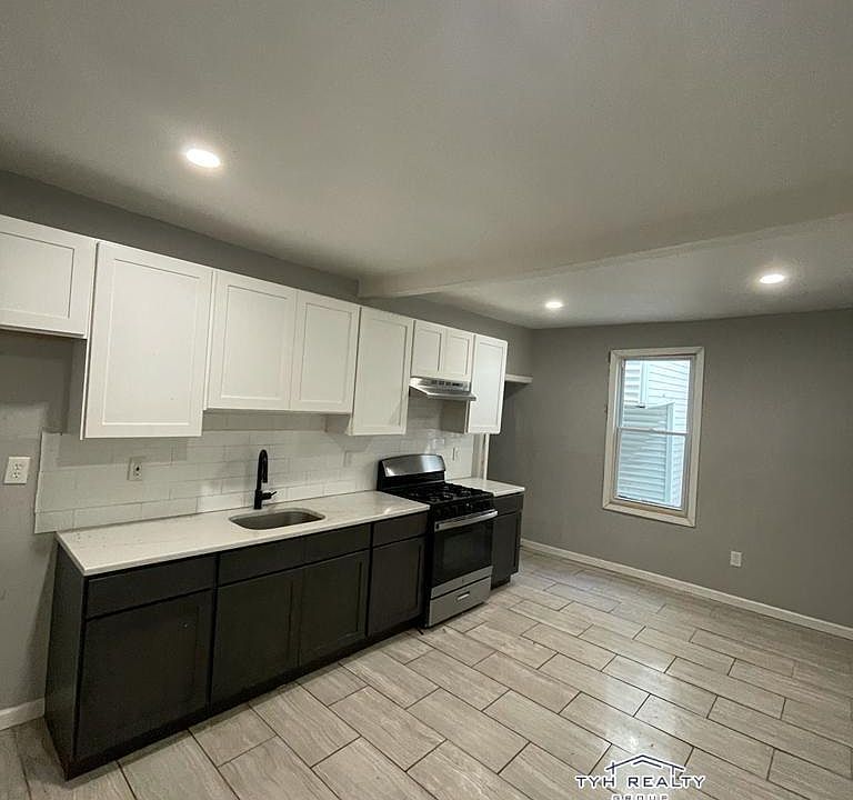 1st image of 445 14th Ave #1