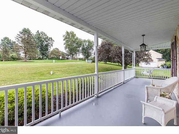 4th image of 44 Fox Hollow Cir