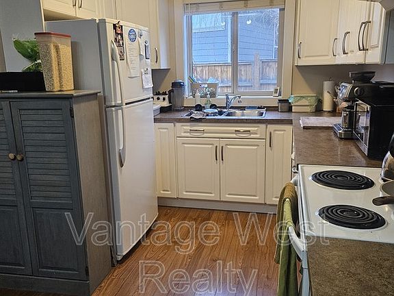 2nd image of 1495B Kloppenburg Rd