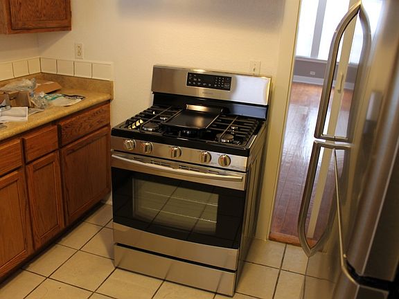 4th image of 611 N Mesquite St