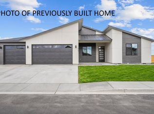 1086 Andes Ave, West Richland, WA 99353