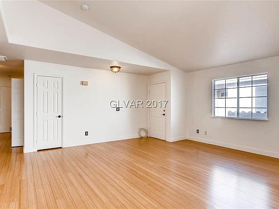 3rd image of 6024 Bardstown Dr