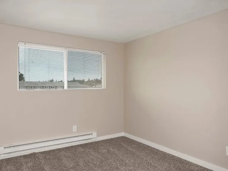 The Heights At Sheridan (Bayview Apts) — Photo 15