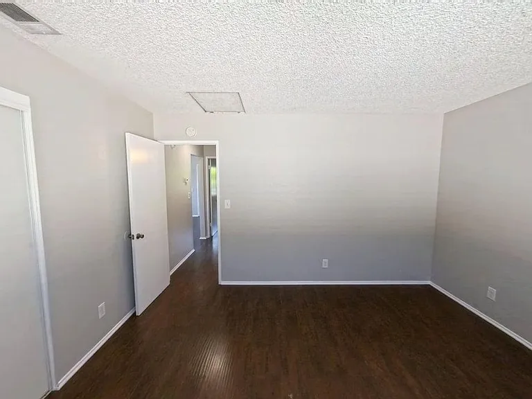 509 W Limited Ave — Photo 7