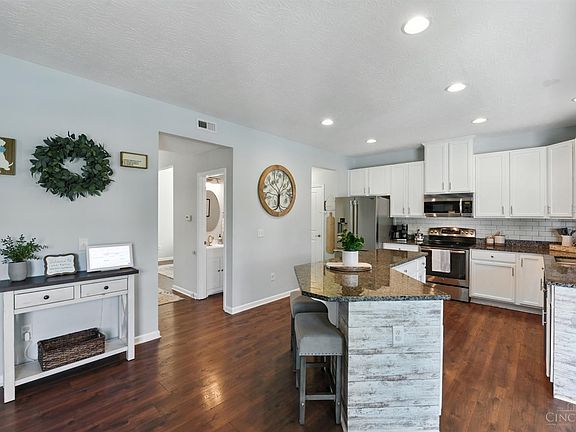 4th image of 4825 Lakeview Ct
